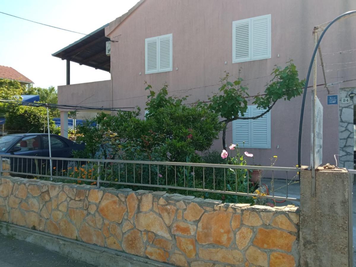 סטארי גראד Guesthouse Eljuga Family מראה חיצוני תמונה