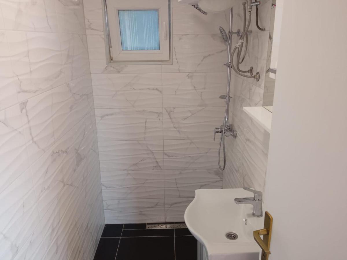 סטארי גראד Guesthouse Eljuga Family מראה חיצוני תמונה