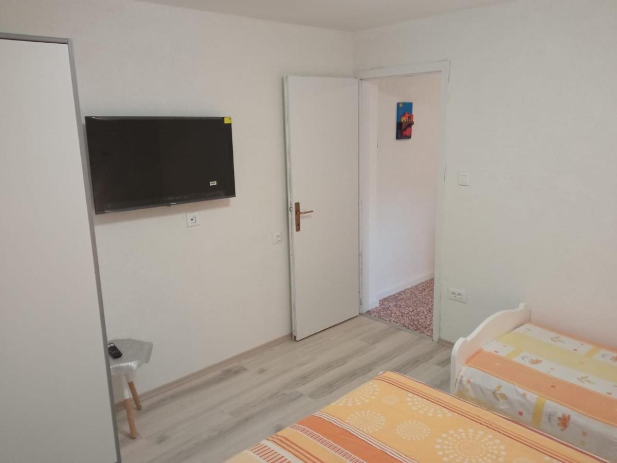 סטארי גראד Guesthouse Eljuga Family מראה חיצוני תמונה