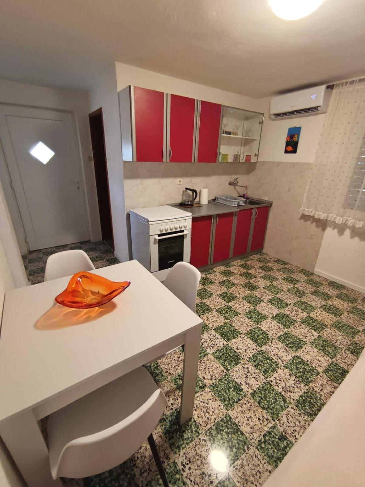סטארי גראד Guesthouse Eljuga Family מראה חיצוני תמונה