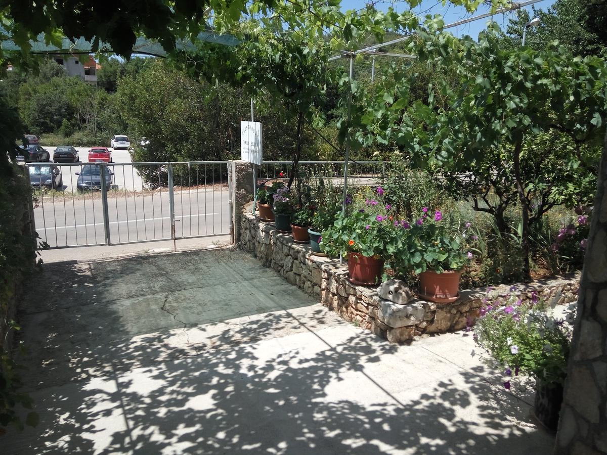 סטארי גראד Guesthouse Eljuga Family מראה חיצוני תמונה